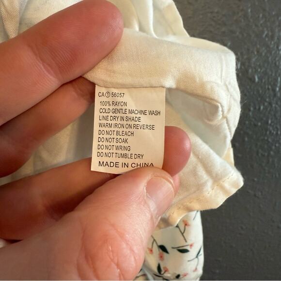 Princess Polly Floral Mini Skirt Size 2 - Picture 7 of 7